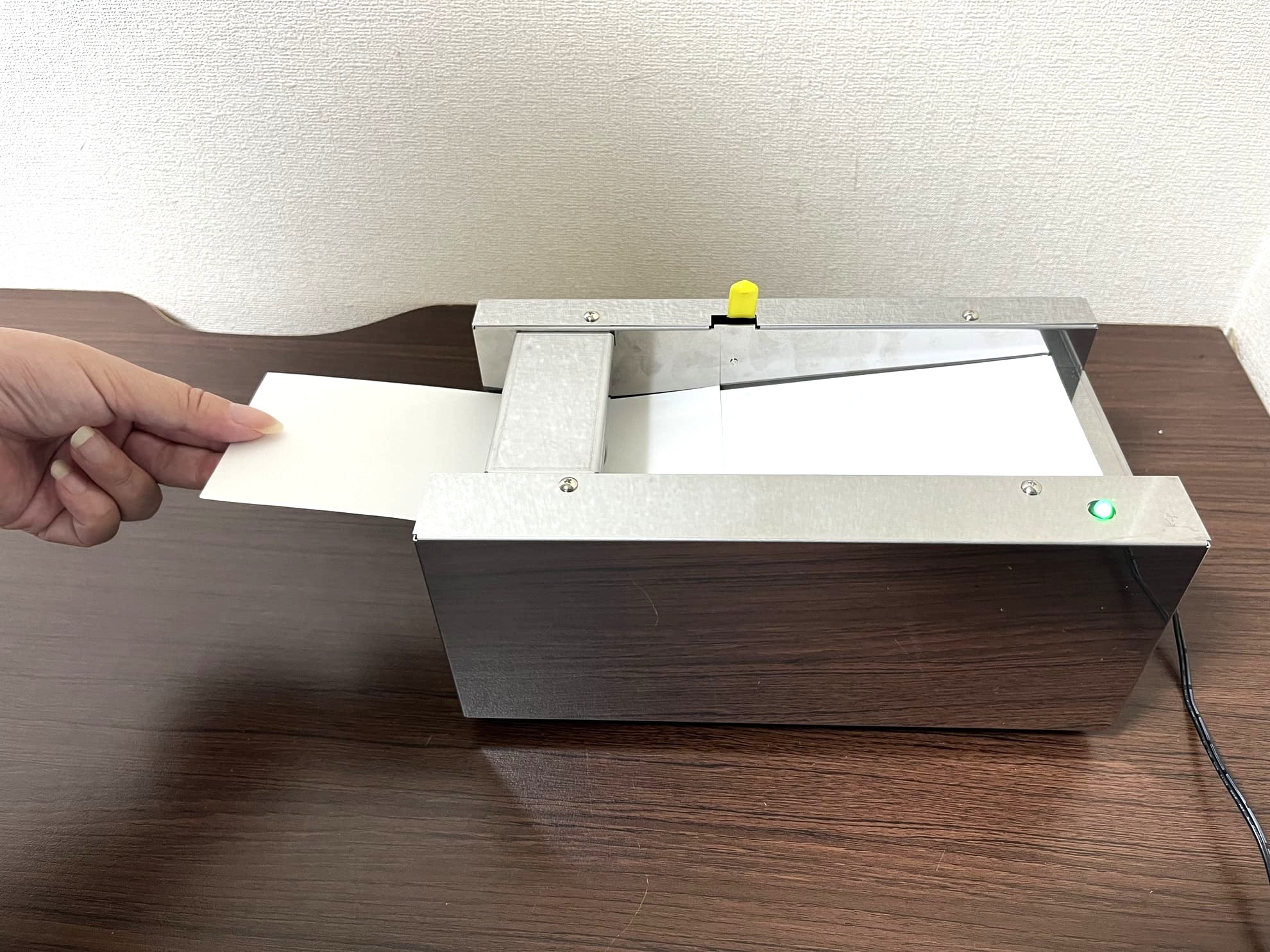 小型カード搬送装置
